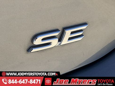 Used 2025 Toyota Camry SE w/ Convenience Package image 11