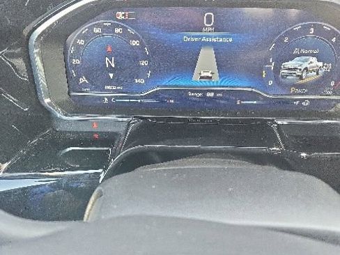 Used 2024 Chevrolet Silverado 1500 LT AWD/4WD image 8