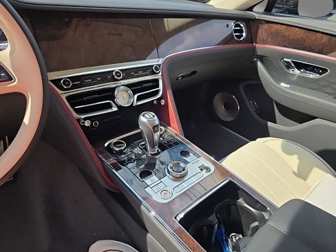 New 2025 Bentley Flying Spur Plug-In Hybrid image 23