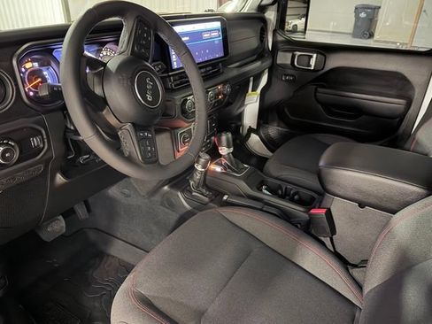 Used 2026 Jeep Wrangler Unlimited Rubicon AWD/4WD image 9