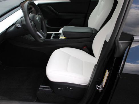 Used 2024 Tesla Model Y Long Range image 7