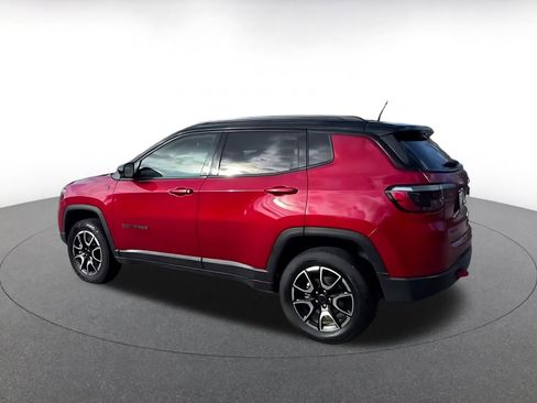 Used 2025 Jeep Compass Trailhawk image 9