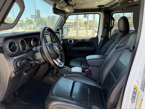 Used 2022 Jeep Wrangler Unlimited Sahara w/ Cold Weather Group AWD/4WD image 6