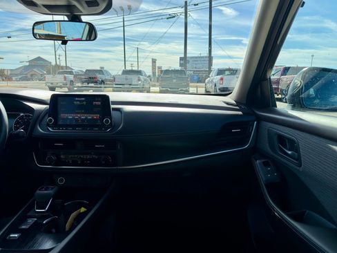 Used 2022 Nissan Rogue S image 16