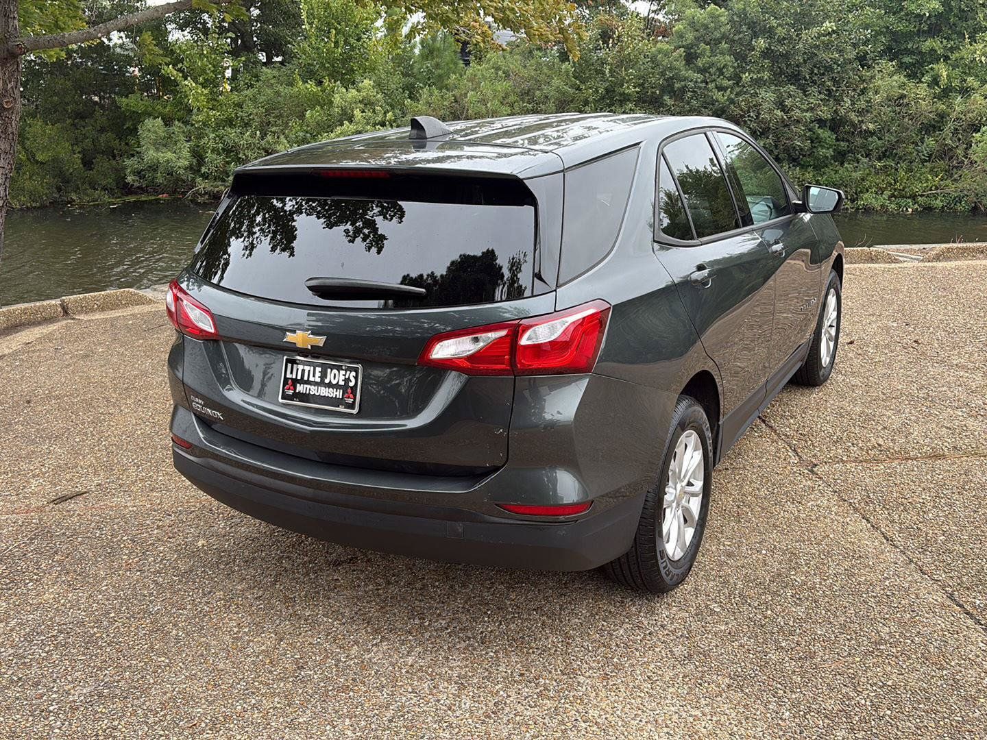 Used 2019 Chevrolet Equinox LS w/ LS Convenience Package FWD image 5