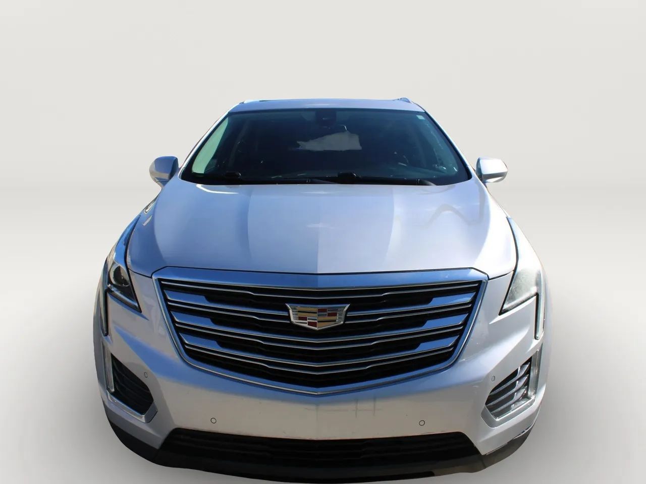 Used 2017 Cadillac XT5 Luxury w/ Driver Awareness Package FWD image 2