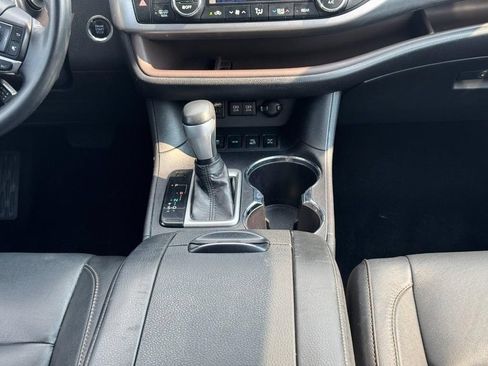 Used 2018 Toyota Highlander XLE w/ Protection Package #3 AWD/4WD image 23