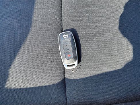 Used 2025 Nissan Rogue S AWD/4WD image 35