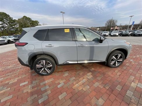 Used 2023 Nissan Rogue SL w/ SL Premium Package image 18