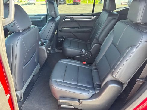 Used 2026 GMC Acadia Elevation w/ Elevation Premium Package FWD image 6