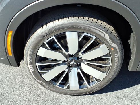 New 2025 Mitsubishi Outlander SE image 10