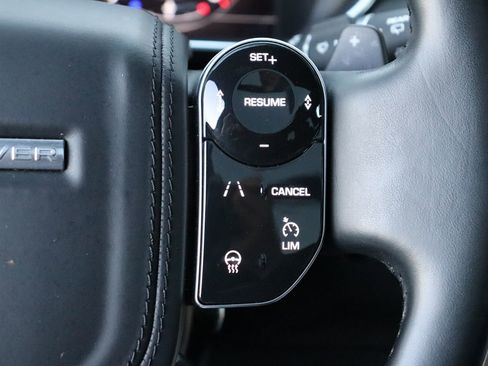 Used 2020 Land Rover Range Rover HSE image 17
