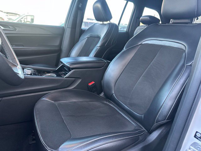 Used 2023 Jeep Grand Cherokee Altitude AWD/4WD image 14