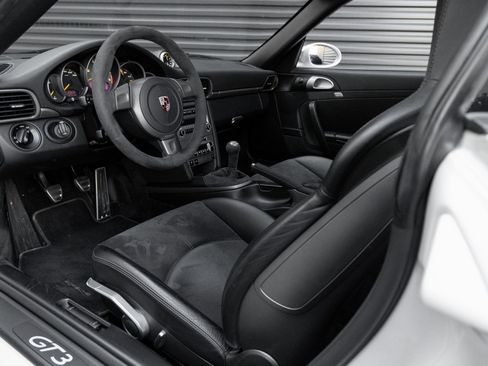 Used 2007 Porsche 911 GT3 RWD image 4