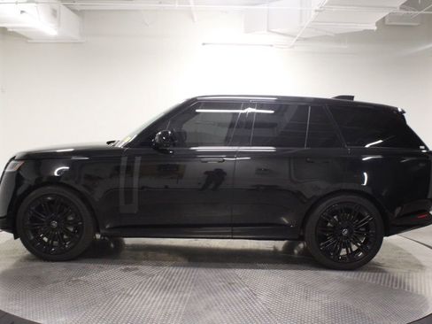 Certified 2025 Land Rover Range Rover SE AWD/4WD image 2