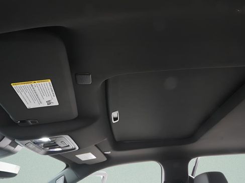 Used 2024 GMC Sierra 1500 AT4 w/ Technology Package image 9