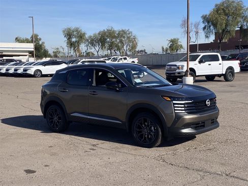 New 2026 Nissan Kicks SR image 8