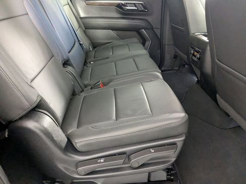 Certified 2025 Chevrolet Suburban Z71 image 33