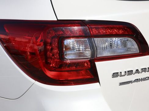 Used 2019 Subaru Outback 2.5i Limited AWD/4WD image 11