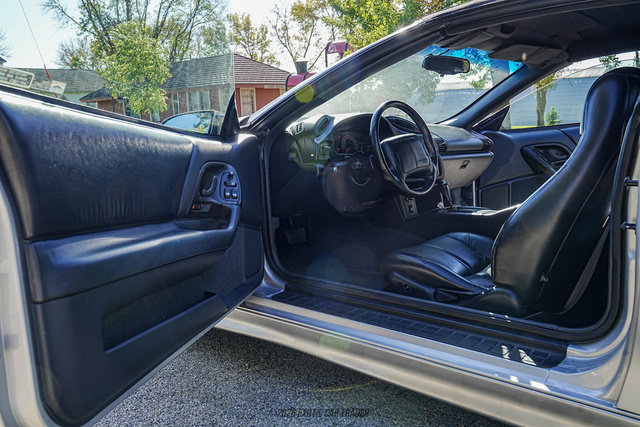 Used 1995 Chevrolet Camaro Z28 RWD image 30