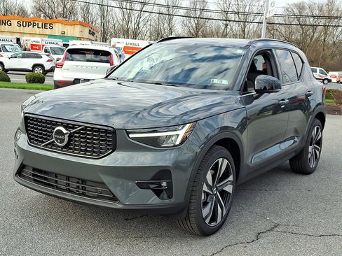 New 2026 Volvo XC40 B5 Plus w/ Climate Package image 2