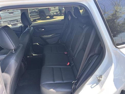 Certified 2025 Nissan Rogue SL FWD image 16