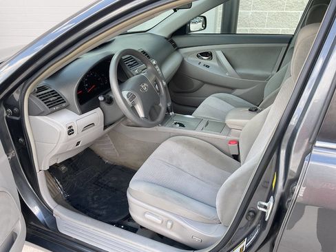 Used 2011 Toyota Camry LE FWD image 14