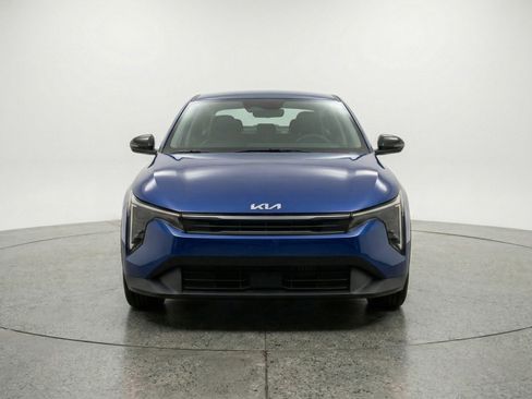 Used 2025 Kia K4 LXS image 2