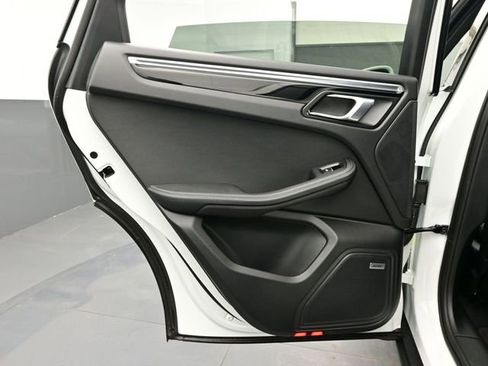 Certified 2025 Porsche Macan image 13