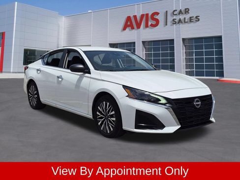 Used 2025 Nissan Altima 2.5 SV FWD image 3