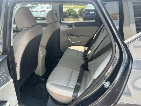 Used 2025 Kia Soul LX w/ LX Technology Package FWD image 28