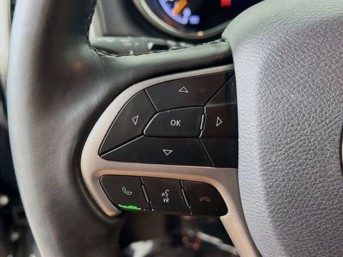 Used 2019 Jeep Grand Cherokee Altitude AWD/4WD image 13