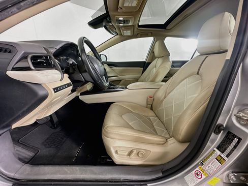 Used 2019 Toyota Camry XLE w/ Driver Assist Package FWD image 13