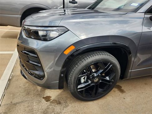 Used 2025 Volkswagen Tiguan SE R-Line AWD/4WD image 7