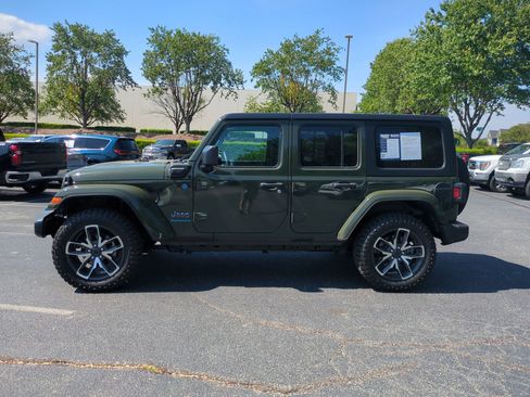 Used 2024 Jeep Wrangler Unlimited w/ Convenience Group AWD/4WD image 7