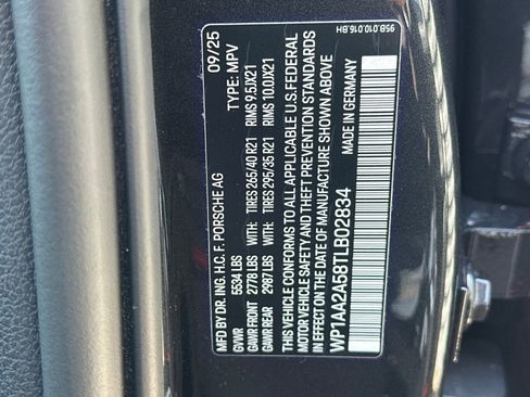 Used 2026 Porsche Macan AWD/4WD image 29
