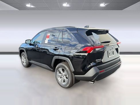 Used 2025 Toyota RAV4 XLE w/ Convenience Package FWD image 3