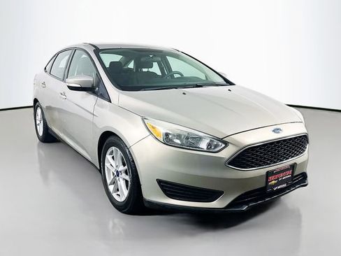 Used 2015 Ford Focus SE image 2