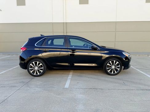 Used 2018 Hyundai Elantra GT image 4