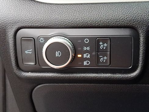 Used 2022 Ford Explorer XLT w/ Equipment Group 202A AWD/4WD image 23