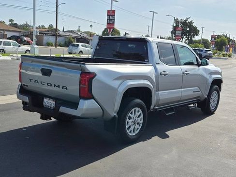 Certified 2025 Toyota Tacoma SR5 AWD/4WD image 8