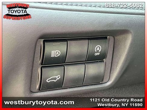 Used 2023 Toyota Highlander XLE AWD/4WD image 24