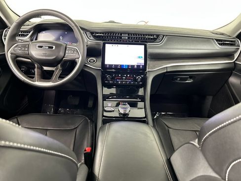 Used 2023 Jeep Grand Cherokee Limited w/ Luxury Tech Group II AWD/4WD image 19