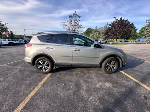 Used 2017 Toyota RAV4 XLE AWD/4WD image 2