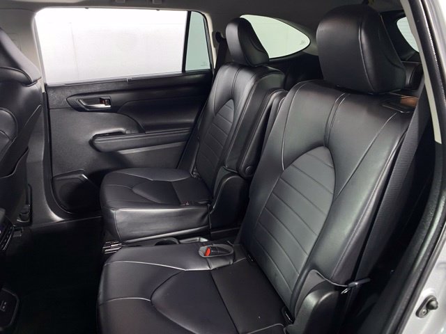 Used 2023 Toyota Highlander XLE FWD image 16