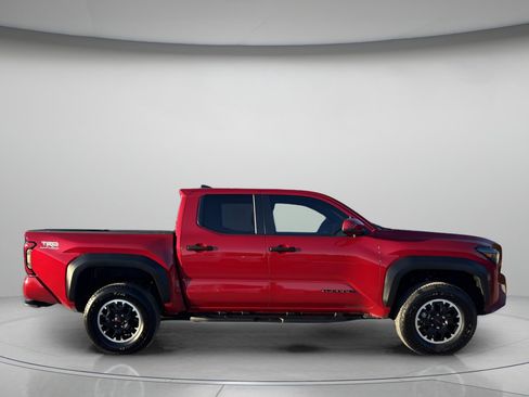 Used 2024 Toyota Tacoma TRD Off-Road image 2