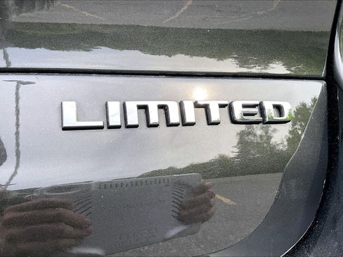Used 2021 Jeep Grand Cherokee L Limited AWD/4WD image 10