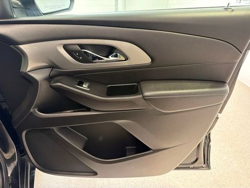 Used 2023 Chevrolet Traverse LT FWD image 14