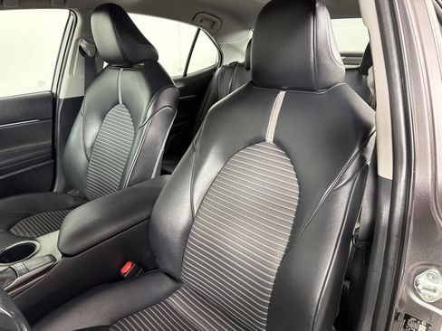 Used 2022 Toyota Camry SE FWD image 13