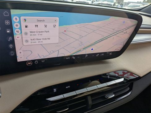 Used 2025 Buick Enclave Preferred w/ Power Package image 19